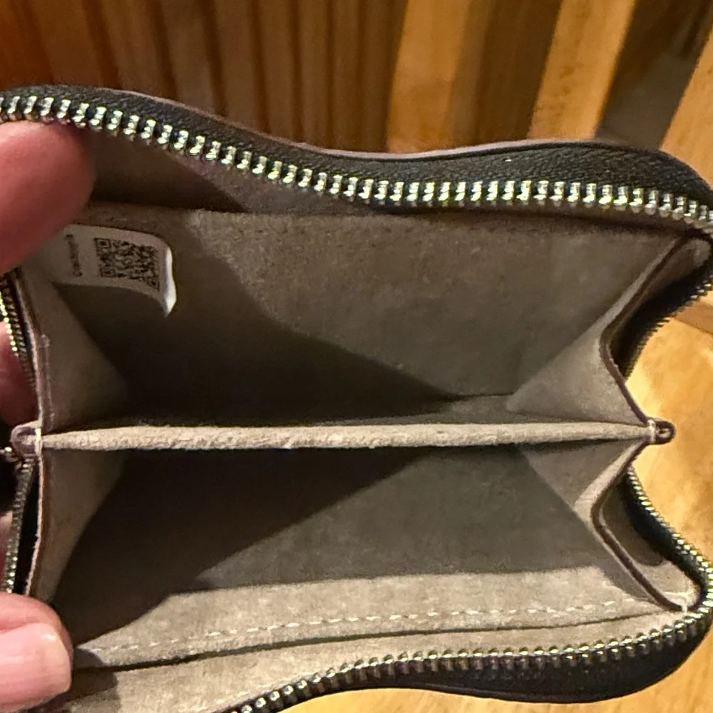 Coachtopia Black Pebbled Leather Zip Coin Pouch with Signature C Charm - Picture 5 of 7